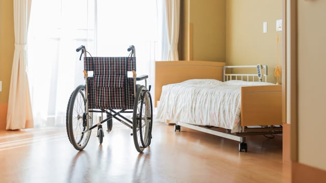 Hitzeschutz in Alten- und Pflegeheimen: Welche konkreten Möglichkeiten gibt es?