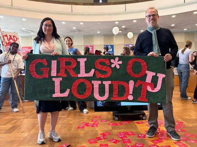 „Girls* out loud“ Mädchen übergeben ihre Forderungen an Politik und Verwaltung