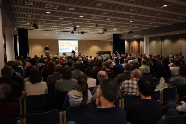 Gelungene Lesung und Diskussion mit den Autoren des Buches „Angriff auf Deutschland – Die schleichende Machtergreifung der AfD“